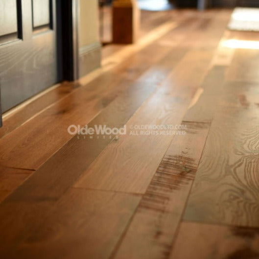 European Mountain Oak 4" to "8" Random Widths - Natural Oil Prefinish